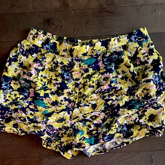 Floral H&M shorts - Picture 1 of 3